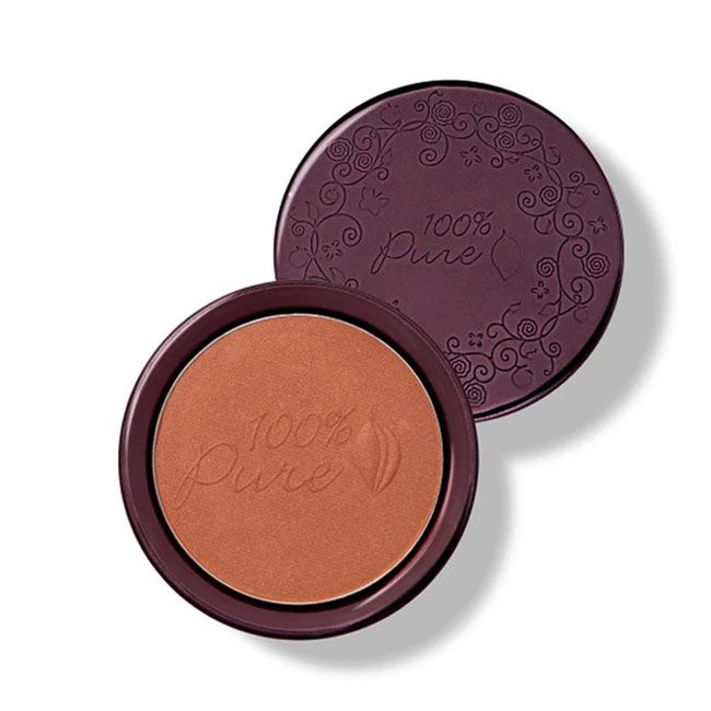 100% Pure Cacao Glow Pigmented Bronzing Powder lifestyle