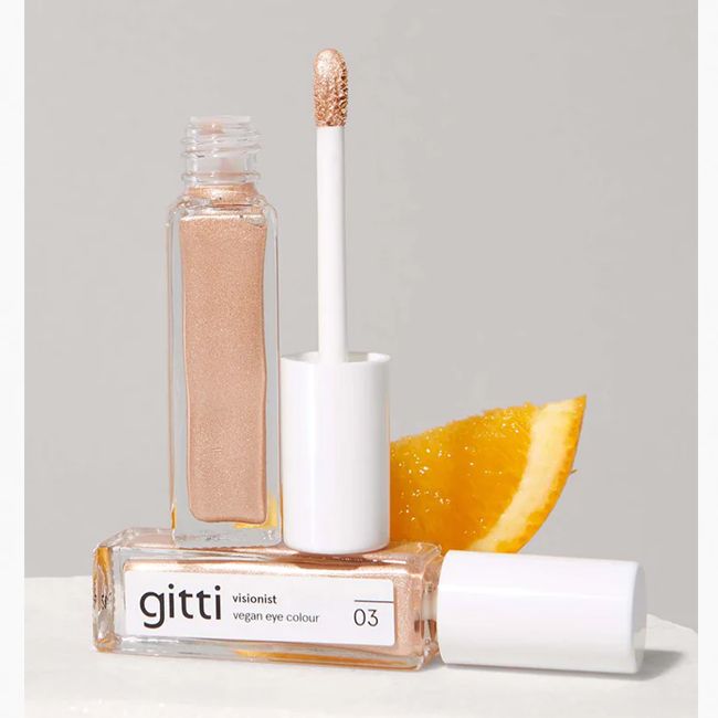 Gitti' golden pearl Visionist liquid eyeshadow lifestyle