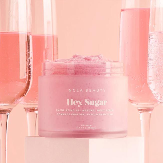 Gommage pour le corps NCLA Beauty Pink Champagne lifestyle