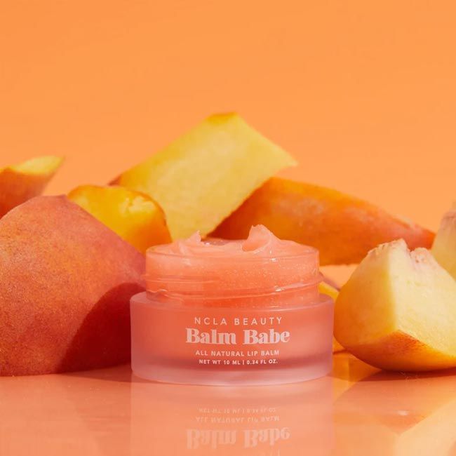 Baume pour les lèvres NCLA Beauty Peach lifestyle