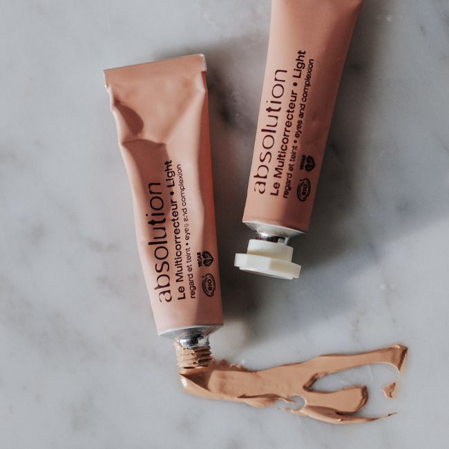 Absolution's The Multicorrector Organic concealer Light 02 texture