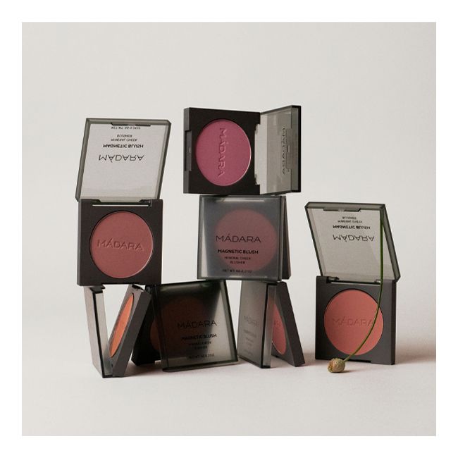 Fard à joues minéral Magnetic Blush Madara Cosmetiques Shoot Lifestyle