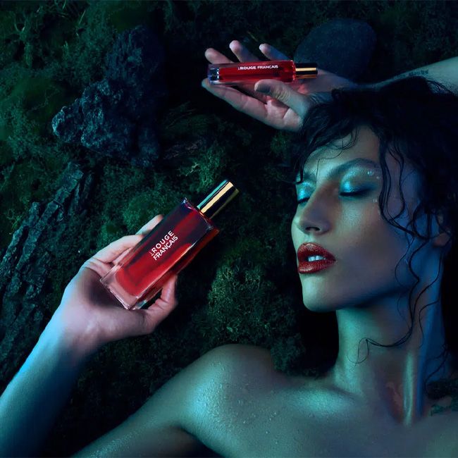 Le Rouge Français' Slaventina natural cleansing oil Model