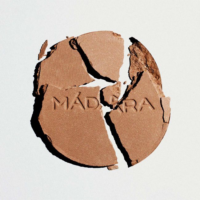 Madara Cosmetics' Midsummer Soft Silk Mineral Bronzing Powder Texture