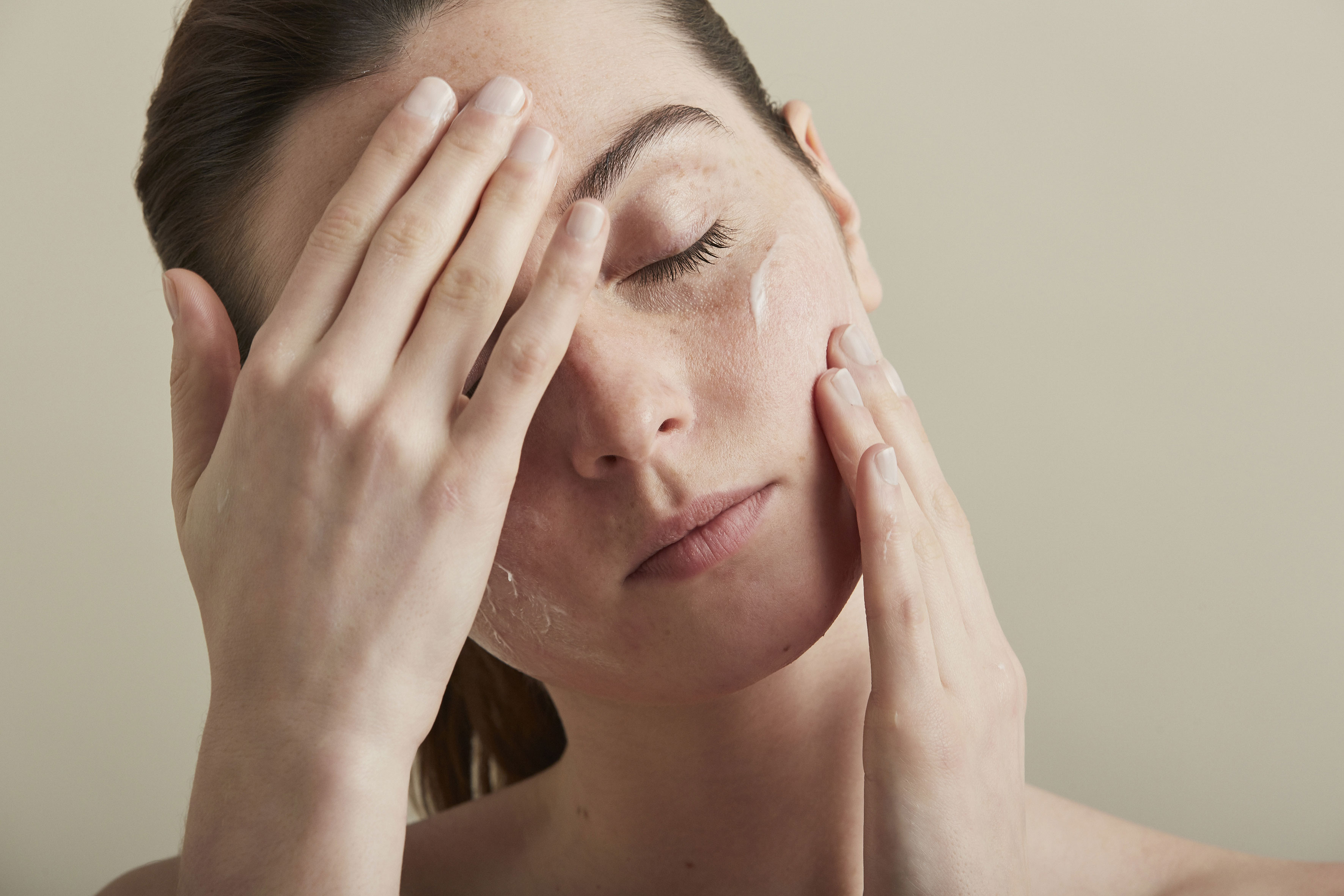 Quels soins visage utiliser sur la peau sèche ? - Marie Claire